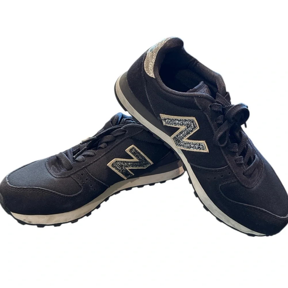 New Balance 311 Classic Women’s Black Suede Sneakers with silver N logo size 6.5